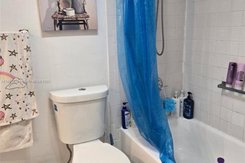 Appartement à louer à Hollywood, Floride: 2 chambres, 106.84 m2 № 1947608 - photo 4