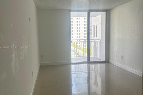 Снять в аренду кондоминиум в Майами, Флорида 2 спальни, № 1947482 - фото 16