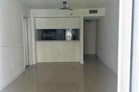 Снять в аренду кондоминиум в Майами, Флорида 2 спальни, № 1947482 - фото 17