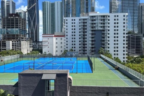 Кондоминиум с 2 спальнями в Майами, Флорида № 1947482