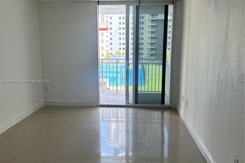 Снять в аренду кондоминиум в Майами, Флорида 2 спальни, № 1947482 - фото 10