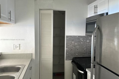 Снять в аренду кондоминиум в Майами, Флорида 2 спальни, № 1947482 - фото 3