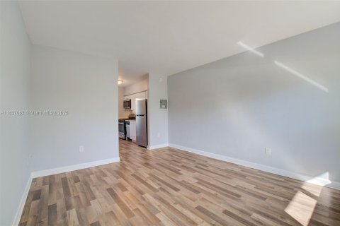 Apartment in Miami, Florida 39.02 sq.m. № 1821682 - photo 7