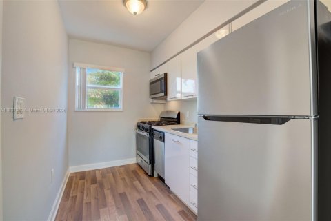Apartment in Miami, Florida 39.02 sq.m. № 1821682 - photo 9