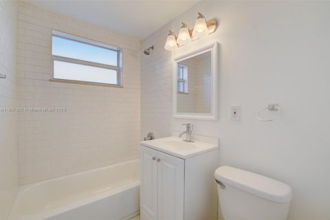 Apartment in Miami, Florida 39.02 sq.m. № 1821682 - photo 11