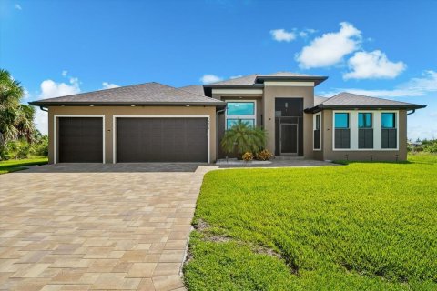 Casa en Port Charlotte, Florida 3 dormitorios, 193.52 m2 № 2379380