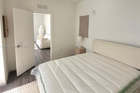 Condominio en alquiler en Miami Beach, Florida, 1 dormitorio, 943.89 m2 № 1993054 - foto 4