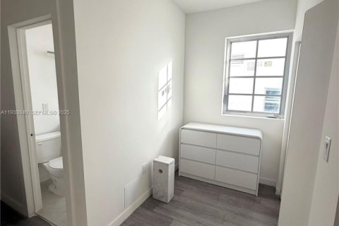 Condominio en alquiler en Miami Beach, Florida, 1 dormitorio, 943.89 m2 № 1993054 - foto 3