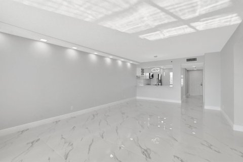 Condo in Delray Beach, Florida, 2 bedrooms № 2153774 - photo 3