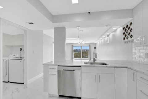 Condo in Delray Beach, Florida, 2 bedrooms № 2153774 - photo 2