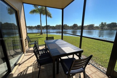 Condo in Hollywood, Florida, 2 bedrooms  № 2013065 - photo 13