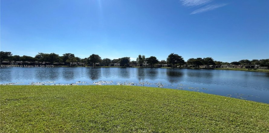 Condo in Hollywood, Florida, 2 bedrooms  № 2013065