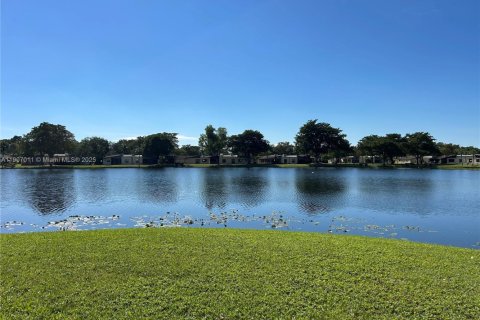 Condo in Hollywood, Florida, 2 bedrooms  № 2013065 - photo 14