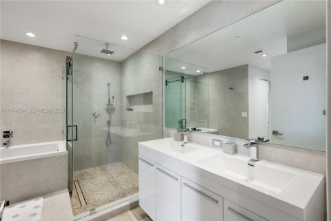 Copropriété à louer à Miami, Floride: 2 chambres, 139.82 m2 № 2056390 - photo 16