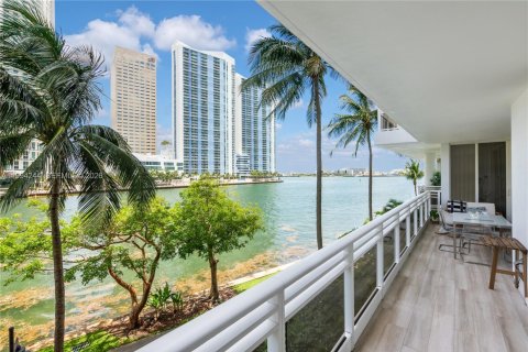 Copropriété à louer à Miami, Floride: 2 chambres, 139.82 m2 № 2056390 - photo 6