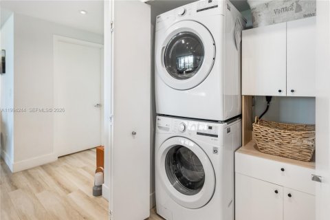 Copropriété à louer à Miami, Floride: 2 chambres, 139.82 m2 № 2056390 - photo 22
