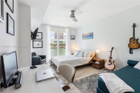 Copropriété à louer à Miami, Floride: 2 chambres, 139.82 m2 № 2056390 - photo 13