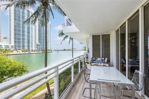 Copropriété à louer à Miami, Floride: 2 chambres, 139.82 m2 № 2056390 - photo 7