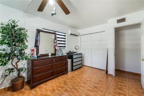 House in Hialeah, Florida 4 bedrooms, 186.08 sq.m. № 1822183 - photo 15