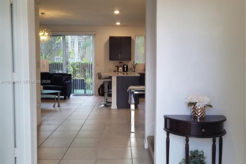 Touwnhouse à louer à Homestead, Floride: 4 chambres, 127.65 m2 № 2153367 - photo 3