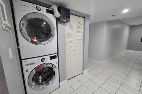 Copropriété à vendre à Hialeah, Floride: 2 chambres, 97.55 m2 № 1955588 - photo 12
