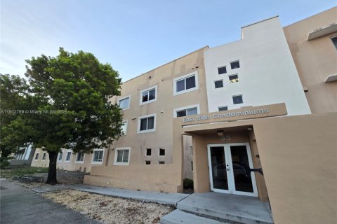 Condo in Hialeah, Florida, 2 bedrooms  № 1955588