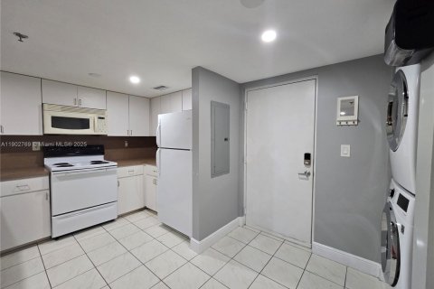 Condo in Hialeah, Florida, 2 bedrooms  № 1955588 - photo 4