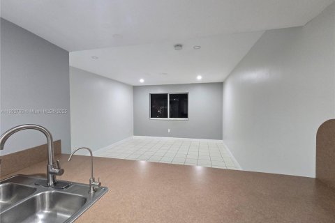 Condo in Hialeah, Florida, 2 bedrooms  № 1955588 - photo 6