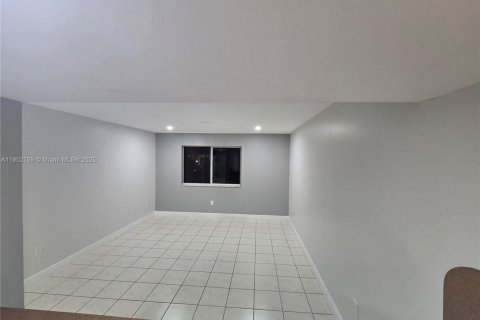 Condo in Hialeah, Florida, 2 bedrooms  № 1955588 - photo 7