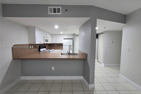 Condo in Hialeah, Florida, 2 bedrooms  № 1955588 - photo 5