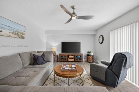 Townhouse in Jupiter, Florida 2 bedrooms, 114.83 sq.m. № 1952662 - photo 10