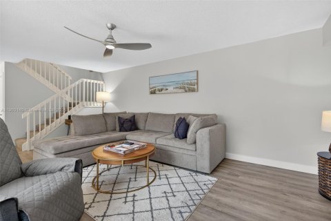 Townhouse in Jupiter, Florida 2 bedrooms, 114.83 sq.m. № 1952662 - photo 7