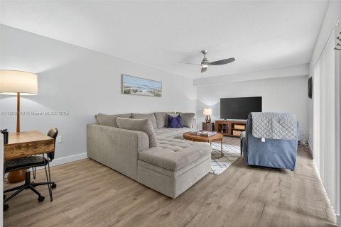 Townhouse in Jupiter, Florida 2 bedrooms, 114.83 sq.m. № 1952662 - photo 13