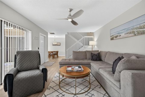Townhouse in Jupiter, Florida 2 bedrooms, 114.83 sq.m. № 1952662 - photo 9