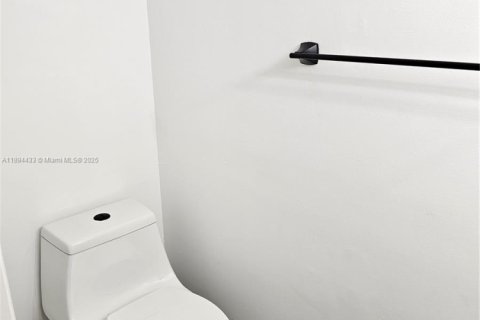 Townhouse in Miami, Florida 3 bedrooms, 125.23 sq.m. № 1945935 - photo 7