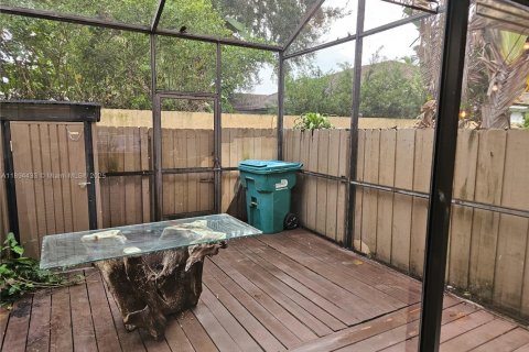 Townhouse in Miami, Florida 3 bedrooms, 125.23 sq.m. № 1945935 - photo 5