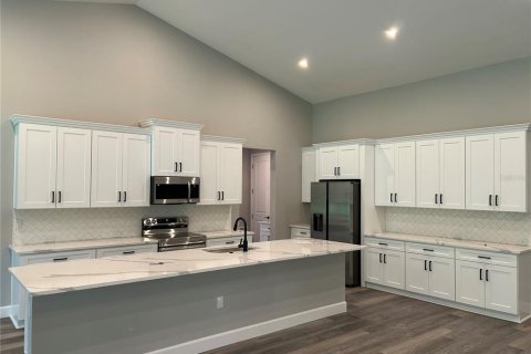 House in Homosassa, Florida 4 bedrooms, 230.21 sq.m. № 2221400 - photo 2