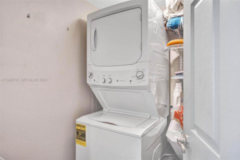 Купить кондоминиум в Майами, Флорида 2 спальни, 159.33м2, № 2051721 - фото 19