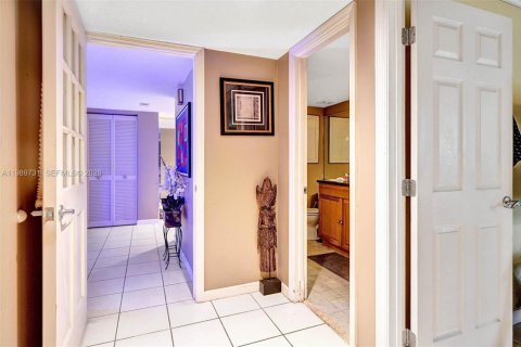 Купить кондоминиум в Майами, Флорида 2 спальни, 159.33м2, № 2051721 - фото 23