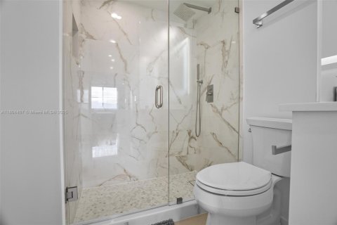 Condo in Sunny Isles Beach, Florida, 2 bedrooms  № 1729013 - photo 25