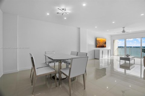Condo in Sunny Isles Beach, Florida, 2 bedrooms  № 1729013 - photo 5