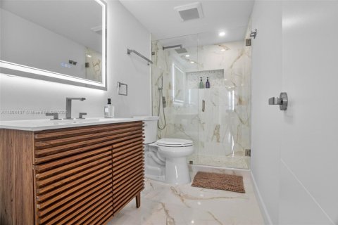 Condo in Sunny Isles Beach, Florida, 2 bedrooms  № 1729013 - photo 18