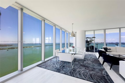 Copropriété à louer à Miami, Floride: 4 chambres, 219.99 m2 № 1889681 - photo 7