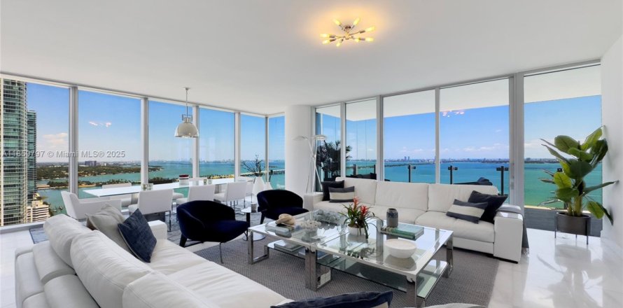 Condo in Miami, Florida, 4 bedrooms № 1889681