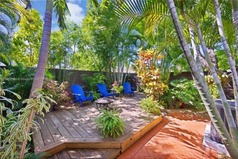 House in Hallandale Beach, Florida 3 bedrooms, 154.12 sq.m. № 2035160 - photo 21