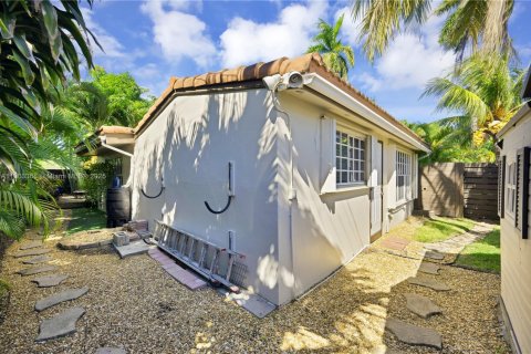 House in Hallandale Beach, Florida 3 bedrooms, 154.12 sq.m. № 2035160 - photo 22