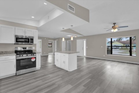 House in New Smyrna Beach, Florida 3 bedrooms, 140.47 sq.m. № 2425688 - photo 14