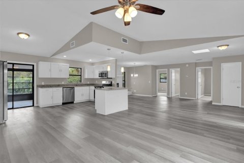 House in New Smyrna Beach, Florida 3 bedrooms, 140.47 sq.m. № 2425688 - photo 9