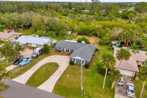 House in New Smyrna Beach, Florida 3 bedrooms, 140.47 sq.m. № 2425688 - photo 3