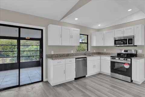 House in New Smyrna Beach, Florida 3 bedrooms, 140.47 sq.m. № 2425688 - photo 13